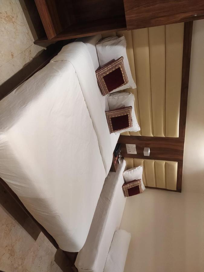 Hotel Adams Inn Near Mumbai Airport Exterior foto