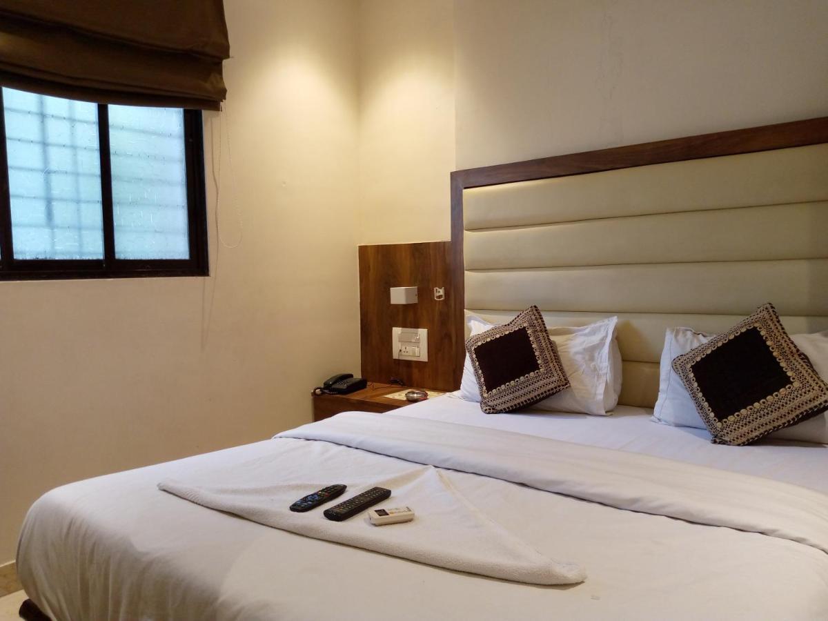 Hotel Adams Inn Near Mumbai Airport Exterior foto
